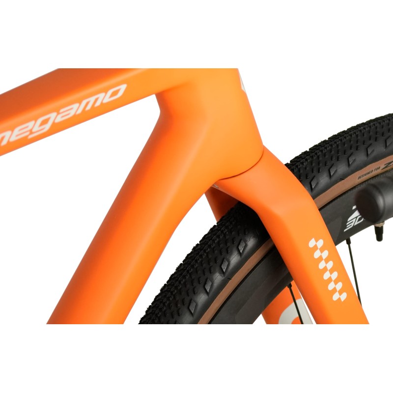 Megamo Silk 02 2026 | Gravel de carbono com Sram AXS e Zipp