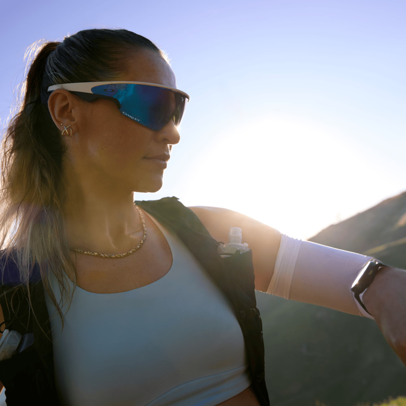 Oakley Meta Vanguard Branco com lente Prizm Sapphire OW8001-0652