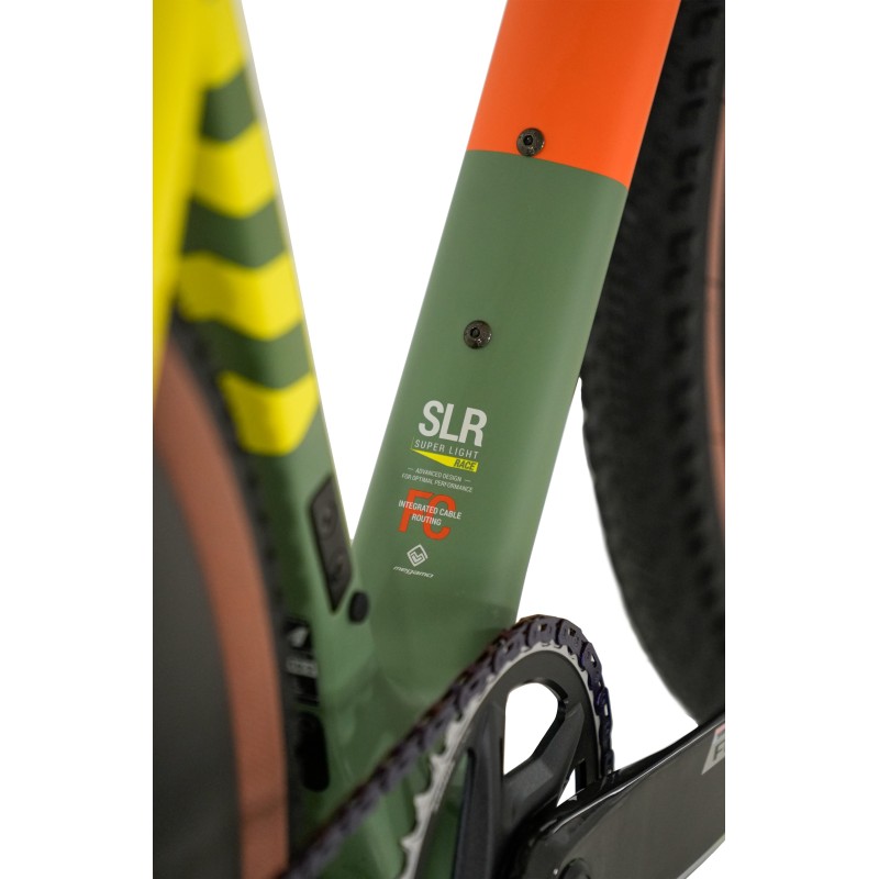 Megamo Silk 00 2026 | Axsutos de cascalho carbono