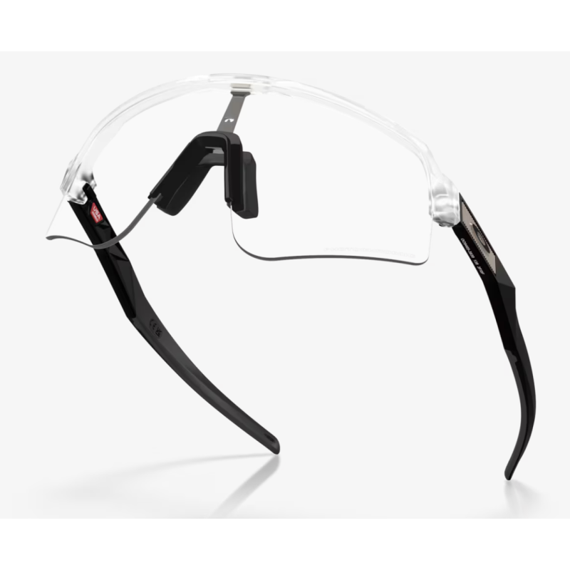 Oakley Sutro Lite Sweep Matte Clear lente fotocrômica OO9465-3939