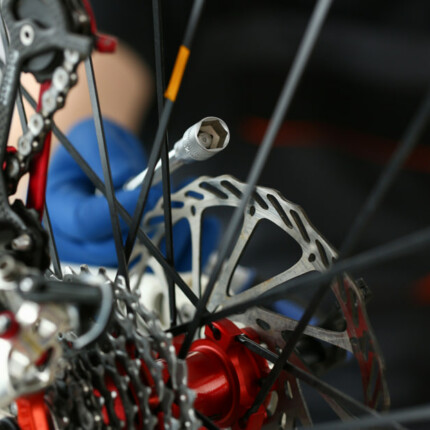 Cómo ajustar el cambio de una bicicleta
